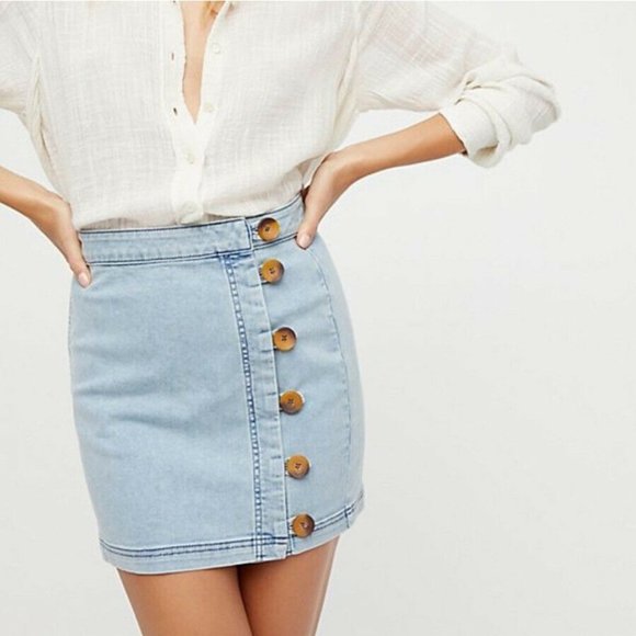 Free People Dresses & Skirts - Free People Denim Mini Skirt Light Wash Size 6